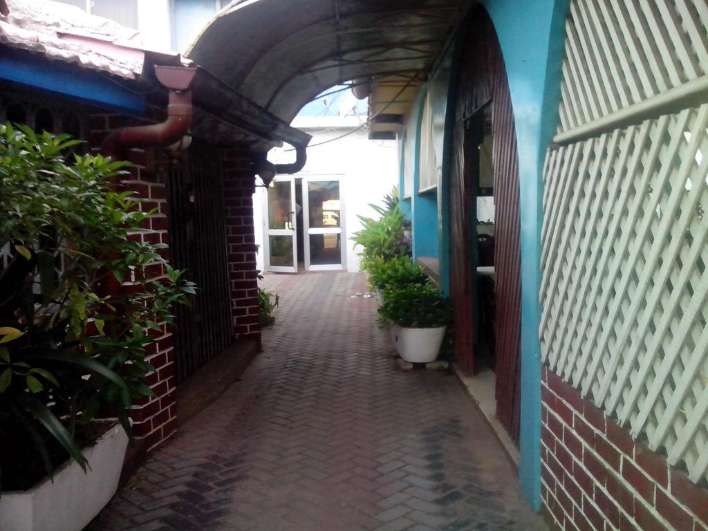 Nivasi Hotel Acra Exterior foto